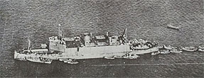 1938年日中戦争にて/特種船「神州丸」船尾より発進する大発および小発 1938年日中戦争にて/特種船「神州丸」船尾より発進する大発および小発
